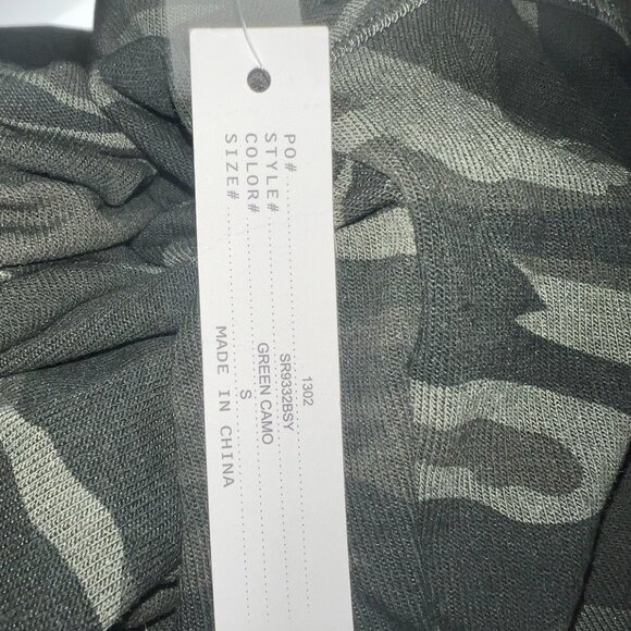 NWT SWEET ROMEO summer yummy thumbhole snap Henley - green camo size small - Picture 5 of 5